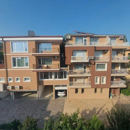 Guest house Rona - Free Parking And Sea View 2*