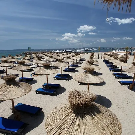 Pensión Rona - Free Parking And Sea View